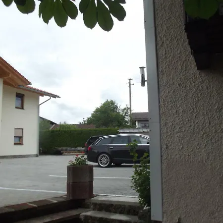 Apartmán Gaestehaus Hubertus *